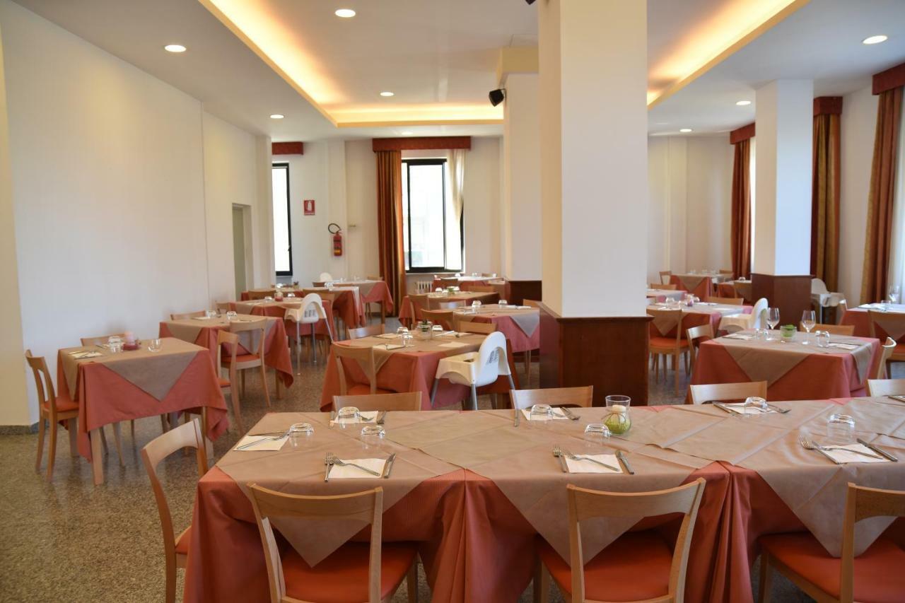 Hotel Excelsior Montesilvano Marina Exteriör bild