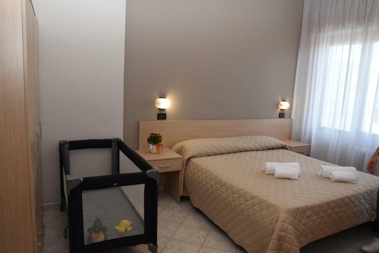 Hotel Excelsior Montesilvano Marina Exteriör bild